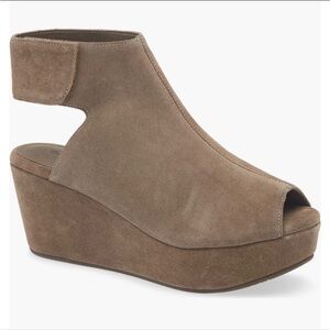 Chocolat Blu cutout wedge sandal- Size 6.5